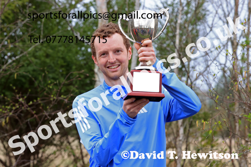 Senior Mens relay, 2026 Elswick Harriers Good Friday Road Relays and Young Athletes, Newburn,  Newcastle upon Tyne. Photo: David T. Hewitson/Sports for All Pics